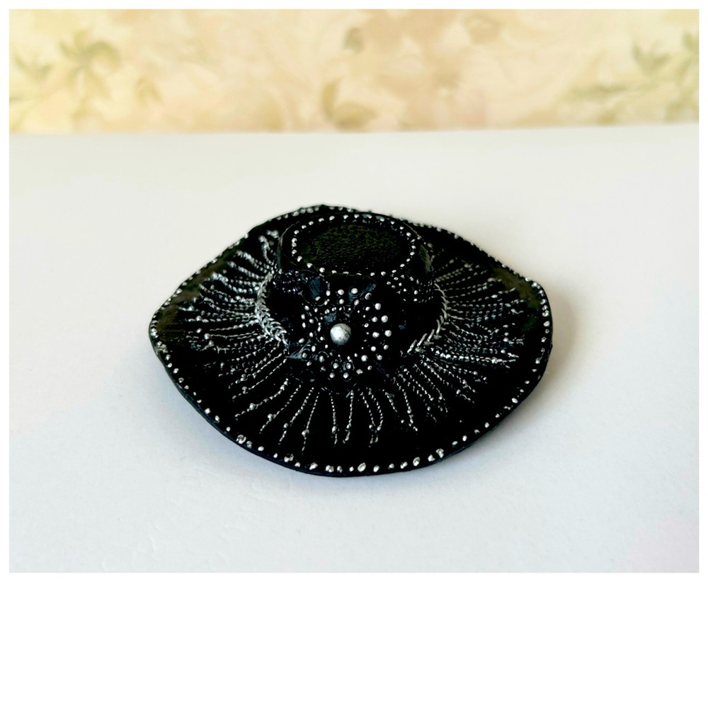 Sculpture, miniature hat